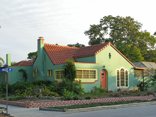 A beautifully painted home in Gulfport FL.