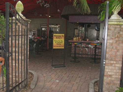 back entrance for breakfast at kellys restaurant in dunedin fl