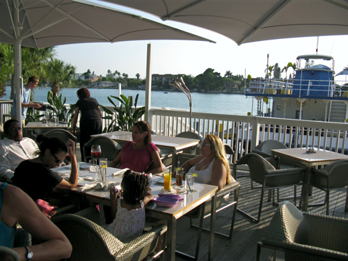 the ocean breeze restaurant has great view of the intercoastal waterway