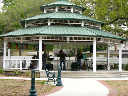 safety harbor florida chalk art contest country music band in the gazebo