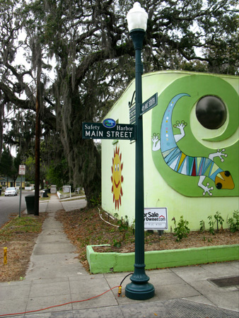 safety harbor florida chalk art contest main street lamp post