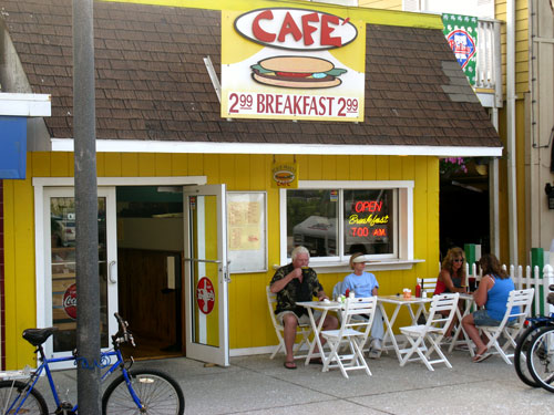 breakfast at beach shanty cafe in clearwater beach fl is a great start for a cheap florida beach vacation