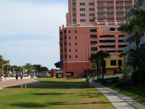 looking north along the clearwater beachwalk during breakfast at crabbys