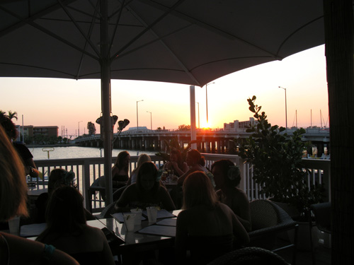 the ocean breeze restaurant has great view of the intercoastal waterway