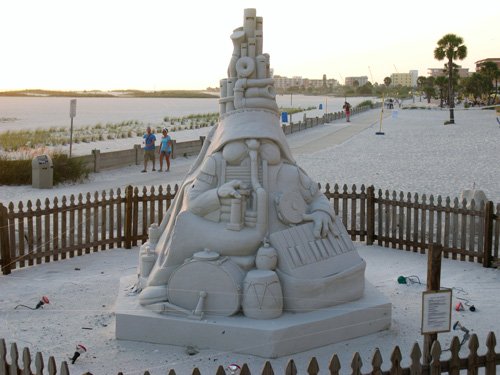 sloppy joes sand sculpture