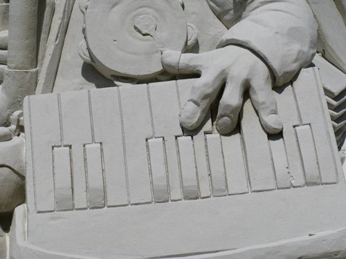 sloppy joes sand sculpture detail