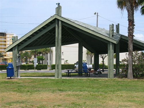 treasure island park has a covered picnic area